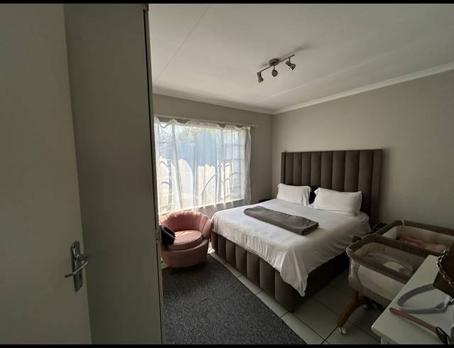 2 BEDROOM TOWNHOUSE FOR SALE IN SONNEGLANS